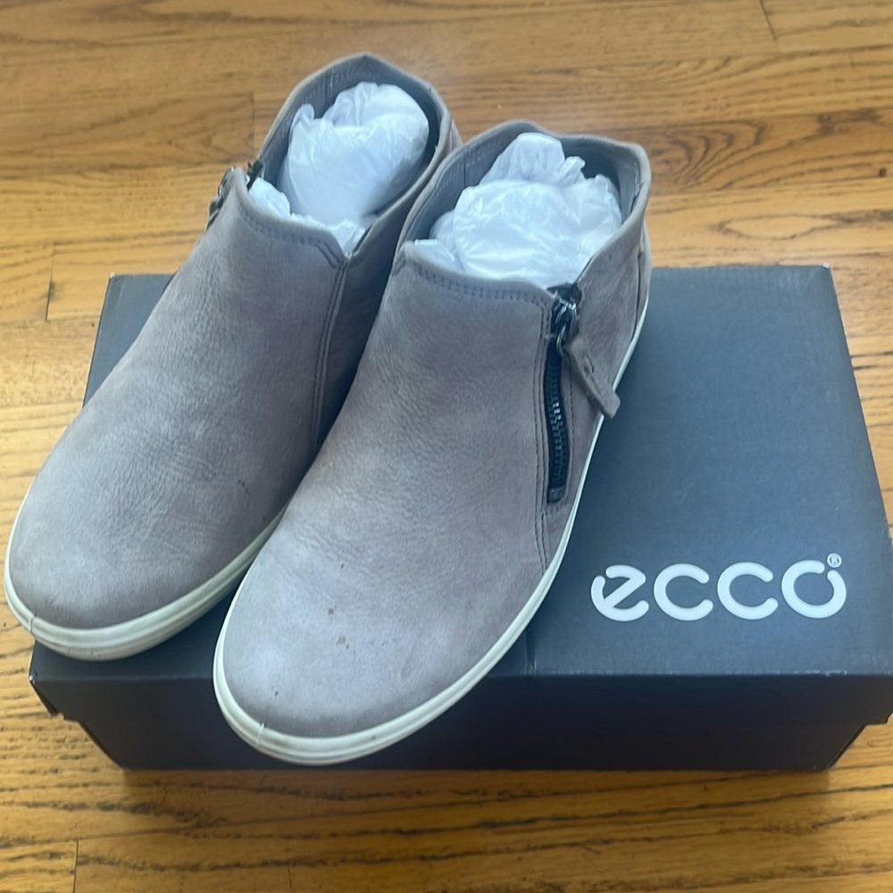 Ecco Soft 7 nubuck zip booties